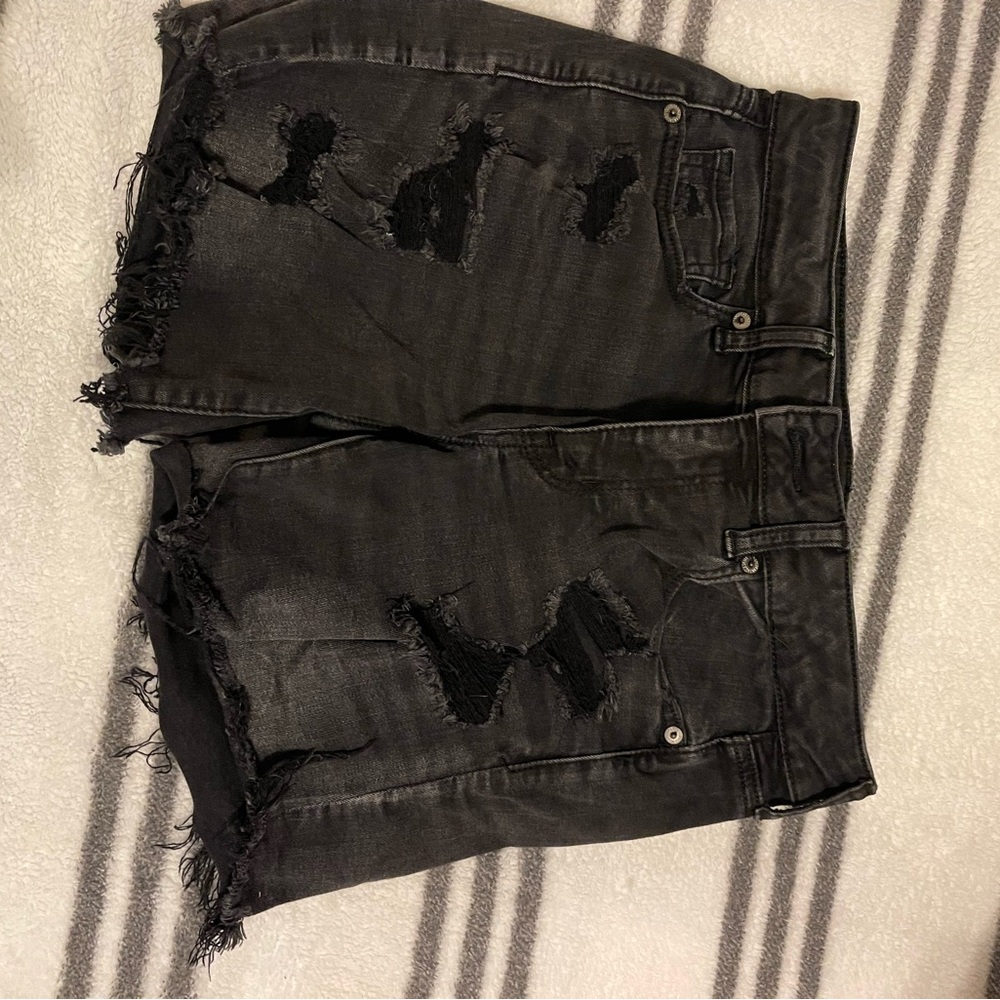 3-pair of American Eagle and Levi’s shorts